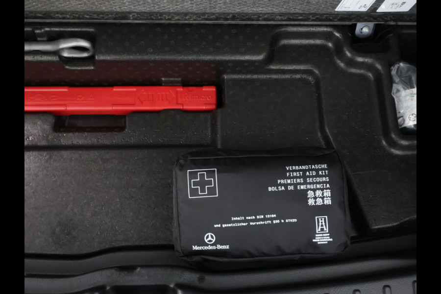 Mercedes-Benz EQA 250+ AMG Line LIMITED | Trekhaak | Parkeerpakket met achteruitrijcamera | KEYLESS-GO comfort pakket | EASY PACK achterklep | Sfeerverlichting | Dodehoekassistent | Premium pakket |