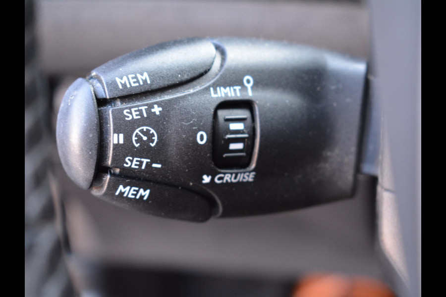 Peugeot 2008 1.2 Turbo 100pk Active | Navigatie | Parkeersensoren achter |
