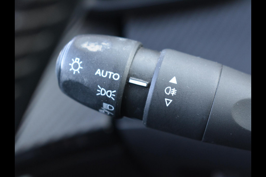 Peugeot 2008 1.2 Turbo 100pk Active | Navigatie | Parkeersensoren achter |