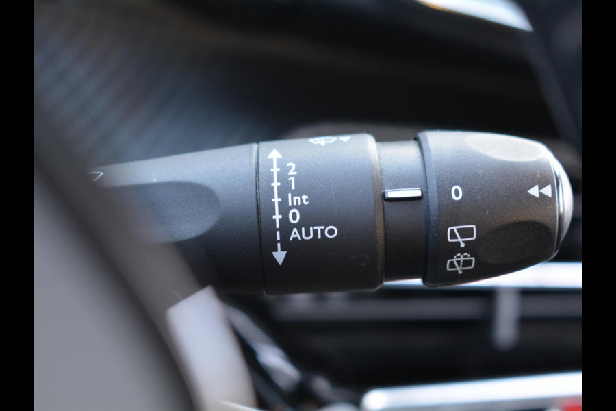 Peugeot 2008 1.2 Turbo 100pk Active | Navigatie | Parkeersensoren achter |