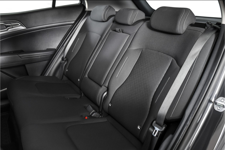Kia Sportage 1.6 T-GDi MHEV 160 PK DynamicLine - Automaat | Dig. Cockpit | Adapt. Cruise | Stuur-+Stuurverw. | PDC | Camera | NAV + App. Connect | ECC | LM 17" | 2761