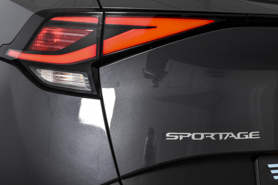 Kia Sportage 1.6 T-GDi MHEV 160 PK DynamicLine - Automaat | Dig. Cockpit | Adapt. Cruise | Stuur-+Stuurverw. | PDC | Camera | NAV + App. Connect | ECC | LM 17" | 2761