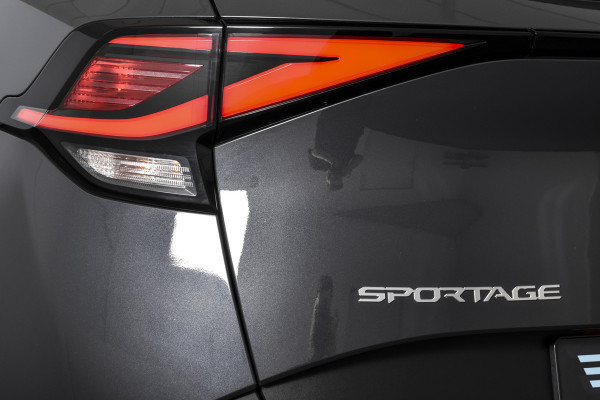 Kia Sportage 1.6 T-GDi MHEV 160 PK DynamicLine - Automaat | Dig. Cockpit | Adapt. Cruise | Stuur-+Stuurverw. | PDC | Camera | NAV + App. Connect | ECC | LM 17" | 2761