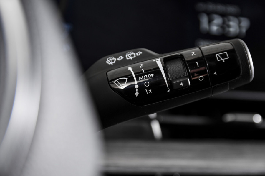 Kia Sportage 1.6 T-GDi MHEV 160 PK DynamicLine - Automaat | Dig. Cockpit | Adapt. Cruise | Stuur-+Stuurverw. | PDC | Camera | NAV + App. Connect | ECC | LM 17" | 2761