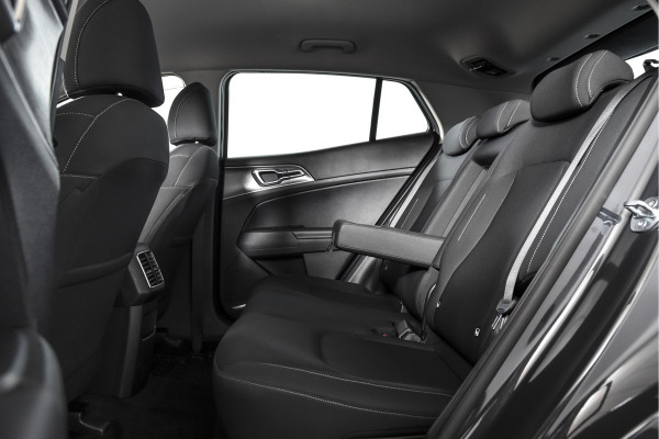 Kia Sportage 1.6 T-GDi MHEV 160 PK DynamicLine - Automaat | Dig. Cockpit | Adapt. Cruise | Stuur-+Stuurverw. | PDC | Camera | NAV + App. Connect | ECC | LM 17" | 2761