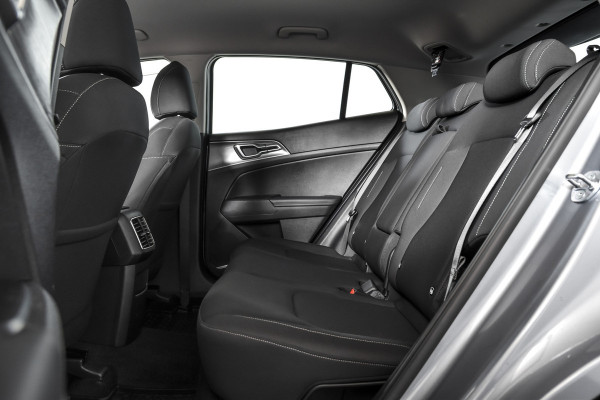 Kia Sportage 1.6 T-GDi MHEV 160 PK DynamicLine - Automaat | Afn. Trekhaak | Dig. Cockpit | Adapt. Cruise | Stuur-+Stuurverw. | PDC | Camera | NAV + App. Connect | ECC | LM 17" | 2832