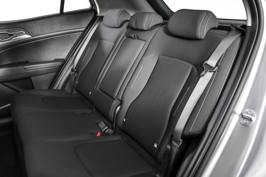 Kia Sportage 1.6 T-GDi MHEV 160 PK DynamicLine - Automaat | Afn. Trekhaak | Dig. Cockpit | Adapt. Cruise | Stuur-+Stuurverw. | PDC | Camera | NAV + App. Connect | ECC | LM 17" | 2832