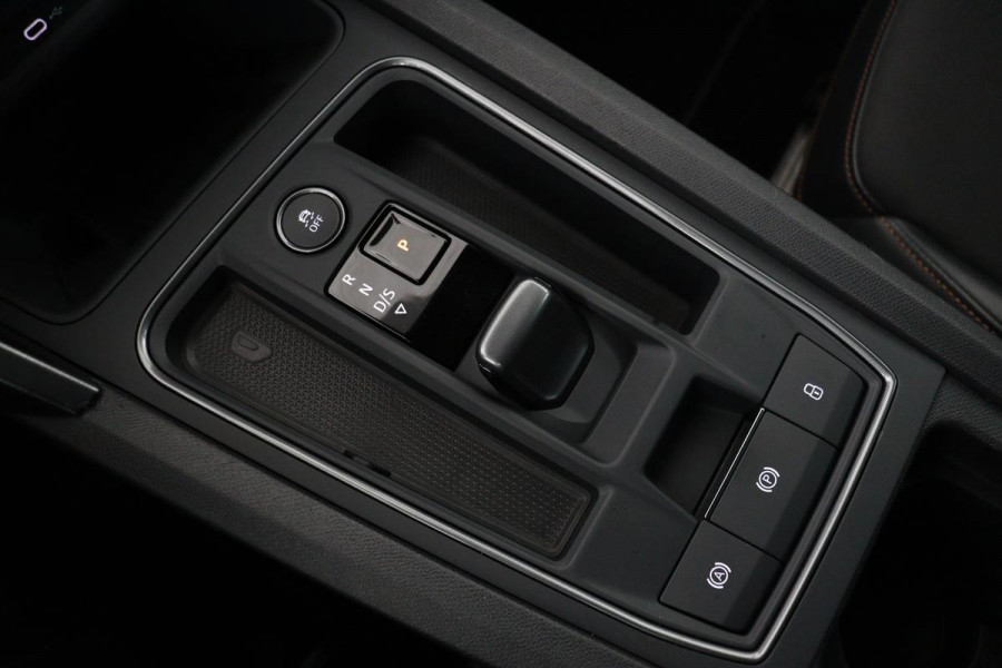 CUPRA Leon 1.4 e-Hybrid VZ Performance | Panoramadak | Stoel & stuurverwarming | Carplay | Camera | Adaptive cruise | Keyless | Navigatie
