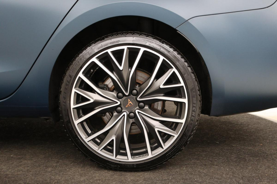CUPRA Leon 1.4 e-Hybrid VZ Performance | Panoramadak | Stoel & stuurverwarming | Carplay | Camera | Adaptive cruise | Keyless | Navigatie