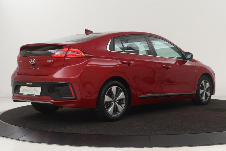 Hyundai IONIQ 1.6 GDI PHEV | Stoel & stuurverwarming | Adaptive cruise | Full LED | Camera | Carplay | Navigatie | Keyless | Climate control