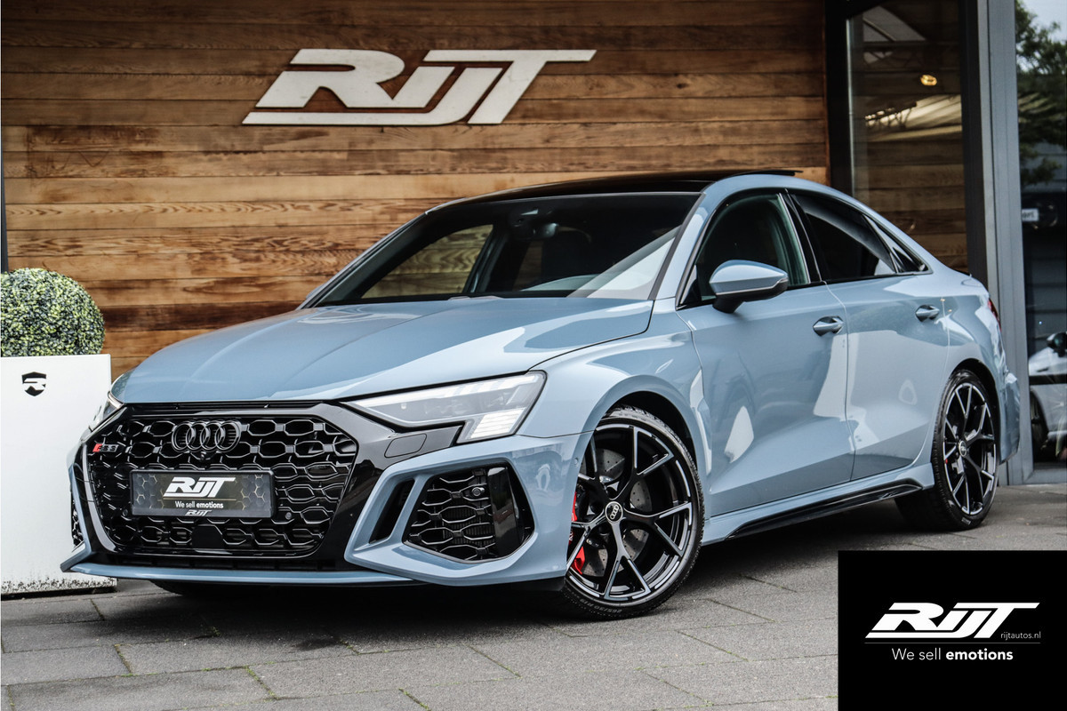 Audi RS3 2.5 Quattro Sedan **Ceramic/RS Dynamic/Carbon/360/Matrix/Pano/B&O** Audi RS3 2.5 Quattro Sedan **Ceramic/RS Dynamic/Carbon/360/Matrix/Pano/B&O**