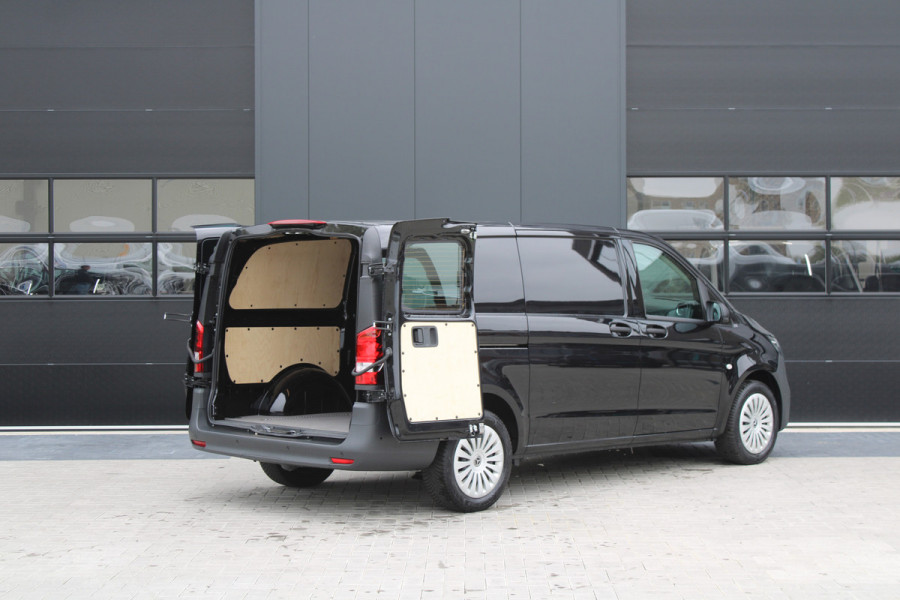 Mercedes-Benz Vito 114CDI L2 Pro - Distronic - 360 camera - Multibeam LED - Betimmering - Trekhaak 2500kg - Navigatie - Rijklaar