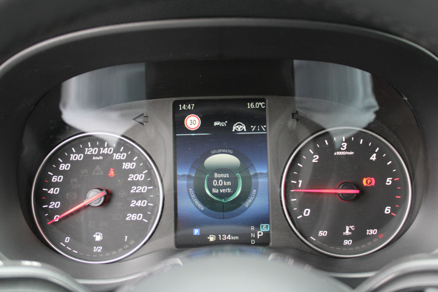 Mercedes-Benz Vito 114CDI L2 Pro - Distronic - 360 camera - Multibeam LED - Betimmering - Trekhaak 2500kg - Navigatie - Rijklaar