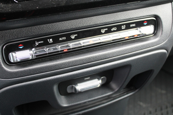 Mercedes-Benz Vito 114CDI L2 Pro - Distronic - 360 camera - Multibeam LED - Betimmering - Trekhaak 2500kg - Navigatie - Rijklaar