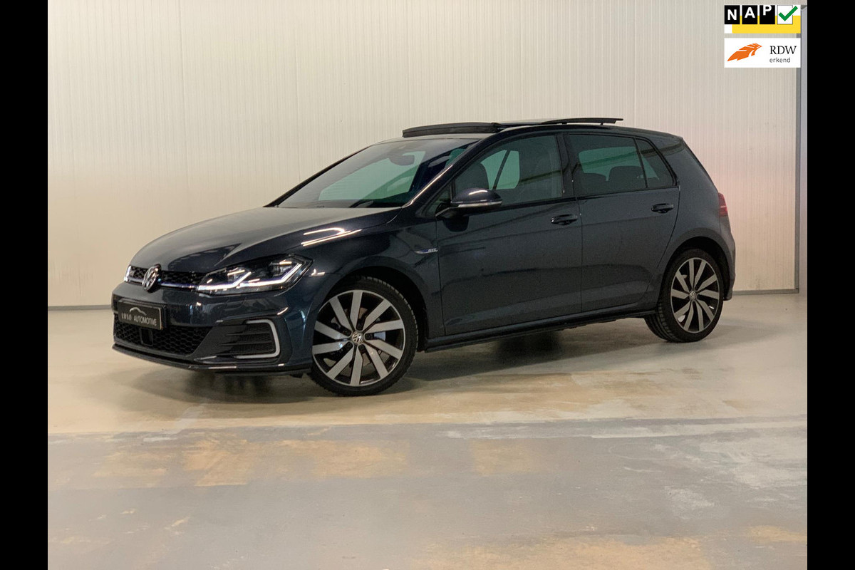 Volkswagen Golf 1.4 TSI PHEV GTE | PANO | ACC | CAMERA | MISTLAMPEN Volkswagen Golf 1.4 TSI PHEV GTE | PANO | ACC | CAMERA | MISTLAMPEN