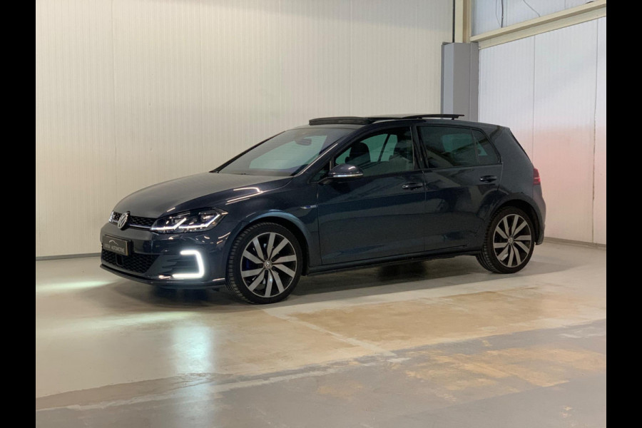 Volkswagen Golf 1.4 TSI PHEV GTE | PANO | ACC | CAMERA | MISTLAMPEN