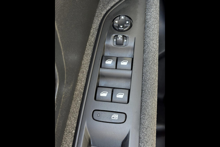 Peugeot 3008 1.2 PureTech STYLE Edition - Navigatie/Apple CarPlay I LED I PDC I Airco I Sport velgen I Dealer onderhouden