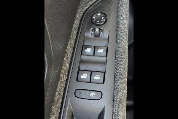 Peugeot 3008 1.2 PureTech STYLE Edition - Navigatie/Apple CarPlay I LED I PDC I Airco I Sport velgen I Dealer onderhouden