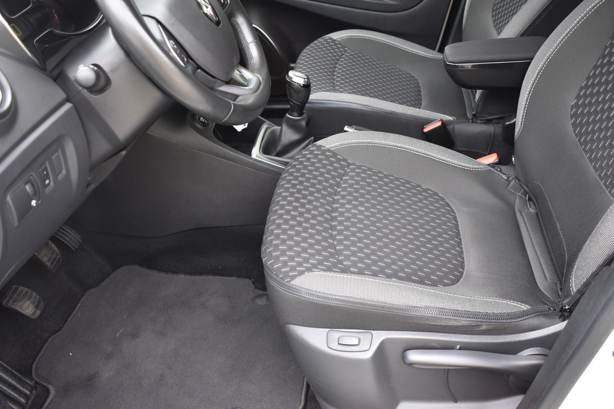 Renault Captur 0.9 TCe Intens / Navigatie / 17" LM / Sensoren achter / Carplay / Keyless Renault Captur 0.9 TCe Intens / Navigatie / 17" LM / Sensoren achter / Carplay / Keyless