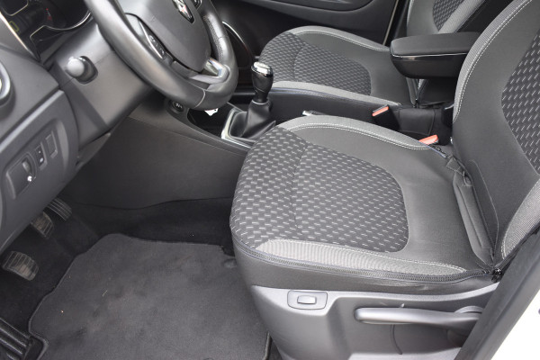 Renault Captur 0.9 TCe Intens / Navigatie / 17" LM / Sensoren achter / Carplay / Keyless