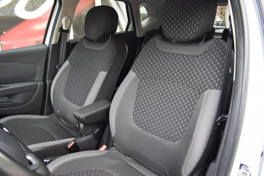 Renault Captur 0.9 TCe Intens / Navigatie / 17" LM / Sensoren achter / Carplay / Keyless
