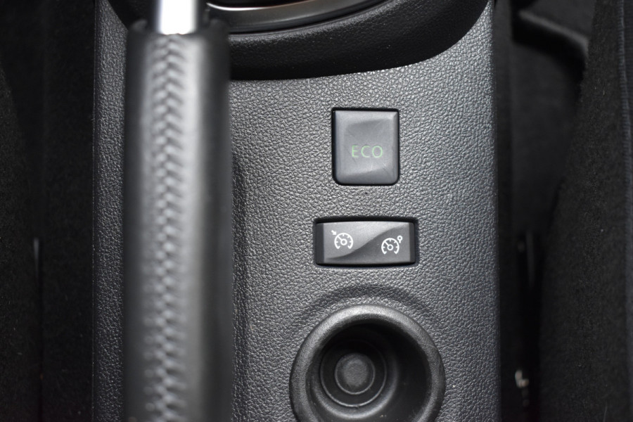 Renault Captur 0.9 TCe Intens / Navigatie / 17" LM / Sensoren achter / Carplay / Keyless
