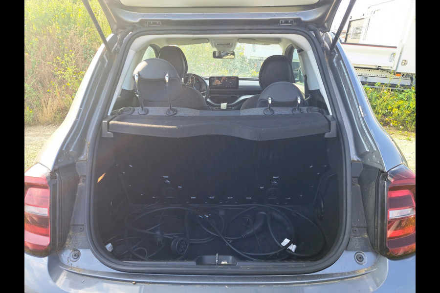 Fiat 500E Icon 3+1 42 kWh | Navigatie | LM Velgen |