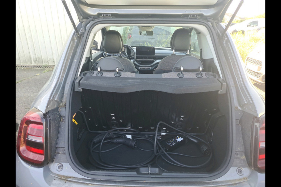 Fiat 500E Icon 3+1 42 kWh | Navigatie | LM Velgen |
