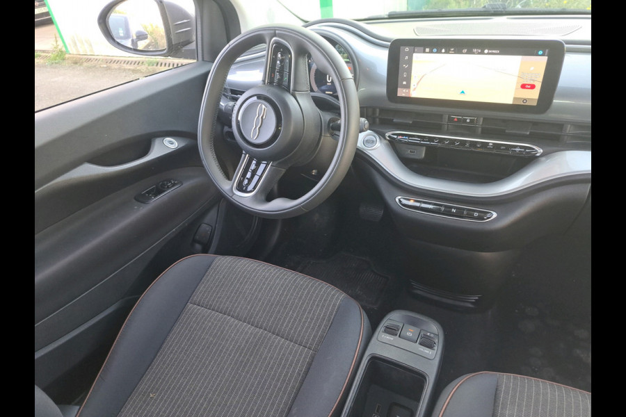 Fiat 500E Icon 3+1 42 kWh | Navigatie | LM Velgen |