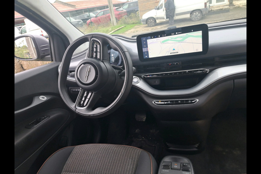 Fiat 500E Icon 3+1 42 kWh | Navigatie | LM Velgen | Pdc |