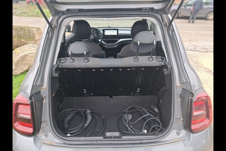 Fiat 500E Icon 3+1 42 kWh | Navigatie | LM Velgen | Pdc |