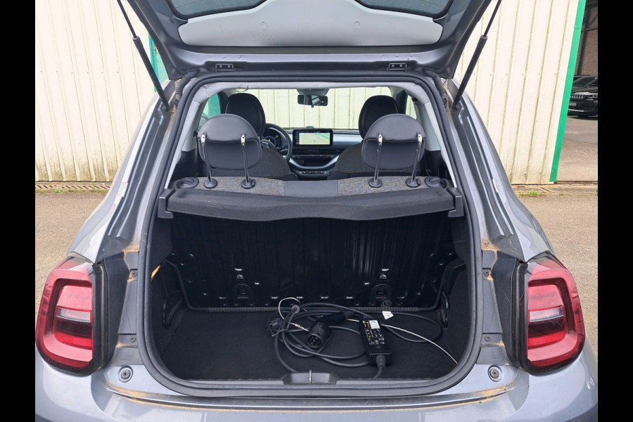 Fiat 500E Icon 3+1 42 kWh | Navigatie | LM Velgen |
