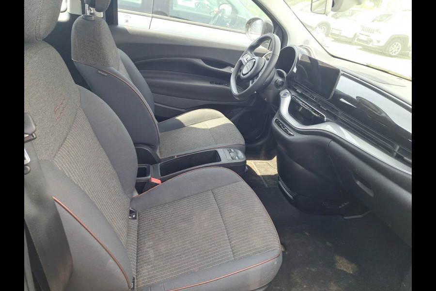 Fiat 500E Icon 3+1 42 kWh | Navigatie | LM Velgen |