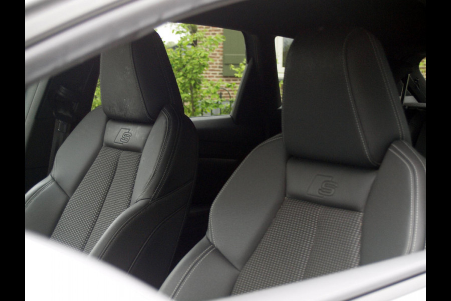 Audi Q4 e-tron 40 Launch edition S Competition 77 kWh | Camera | Apple Carplay | Cruise Control | Trekhaak |