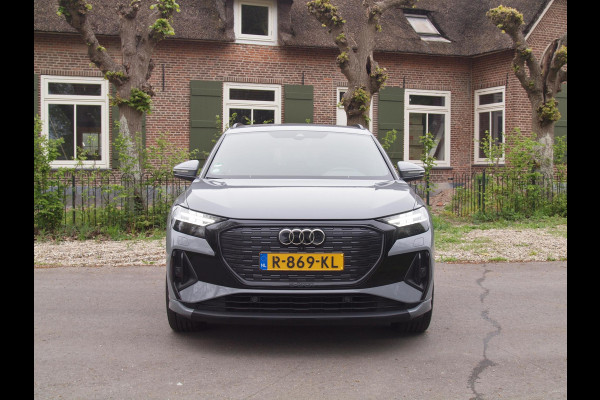 Audi Q4 e-tron 40 Launch edition S Competition 77 kWh | Camera | Apple Carplay | Cruise Control | Trekhaak |