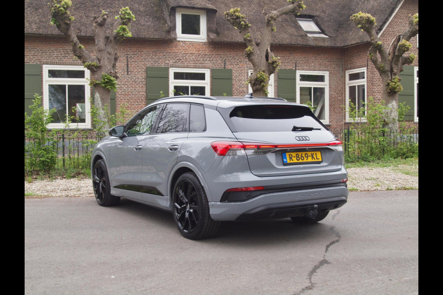 Audi Q4 e-tron 40 Launch edition S Competition 77 kWh | Camera | Apple Carplay | Cruise Control | Trekhaak |