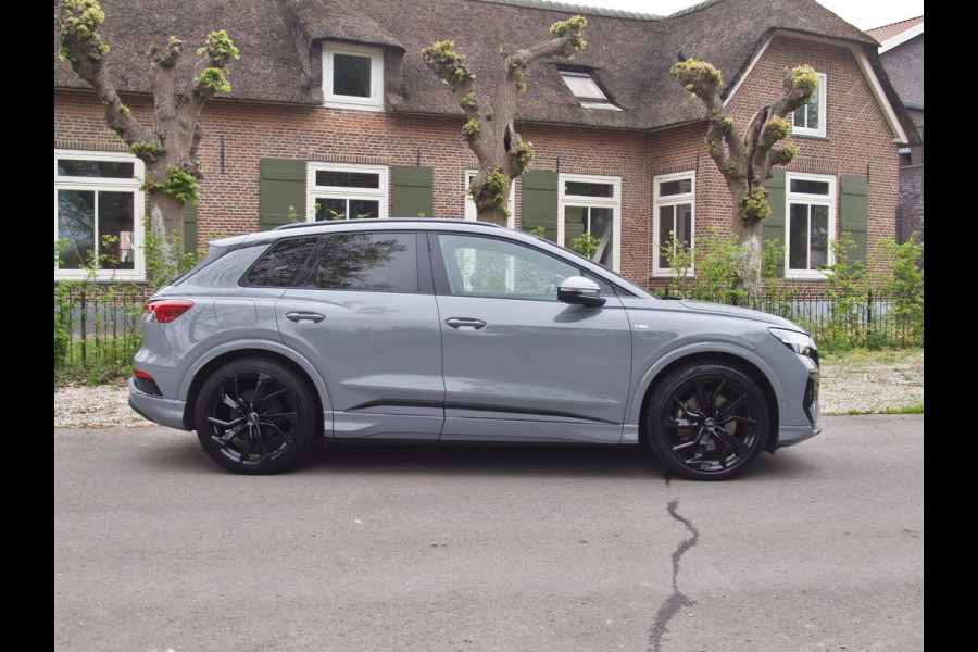 Audi Q4 e-tron 40 Launch edition S Competition 77 kWh | Camera | Apple Carplay | Cruise Control | Trekhaak |