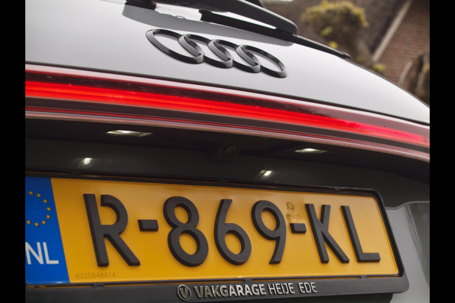 Audi Q4 e-tron 40 Launch edition S Competition 77 kWh | Camera | Apple Carplay | Cruise Control | Trekhaak |