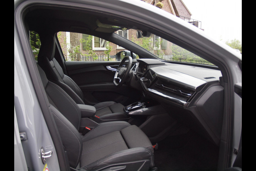 Audi Q4 e-tron 40 Launch edition S Competition 77 kWh | Camera | Apple Carplay | Cruise Control | Trekhaak |