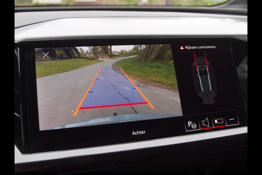 Audi Q4 e-tron 40 Launch edition S Competition 77 kWh | Camera | Apple Carplay | Cruise Control | Trekhaak |
