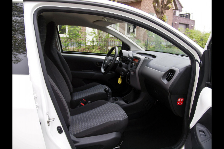 Peugeot 108 1.0 e-VTi Active | DAB | Bluetooth | Airco | Dealeronderhouden |