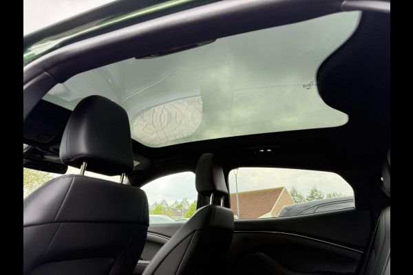 Ford Mustang Mach-E Extended Premium RWD 98 kWh B&O Audio | Panorama dak | Afneembare Trekhaak | Zwarte Velgen