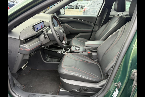 Ford Mustang Mach-E Extended Premium RWD 98 kWh B&O Audio | Panorama dak | Afneembare Trekhaak | Zwarte Velgen