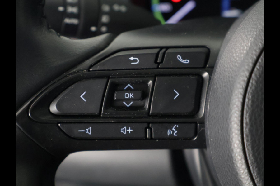Toyota Yaris Cross 1.5 Hybrid Executive | Panoramadak | JBL-Audio | Parkeersensoren Voor & Achter |