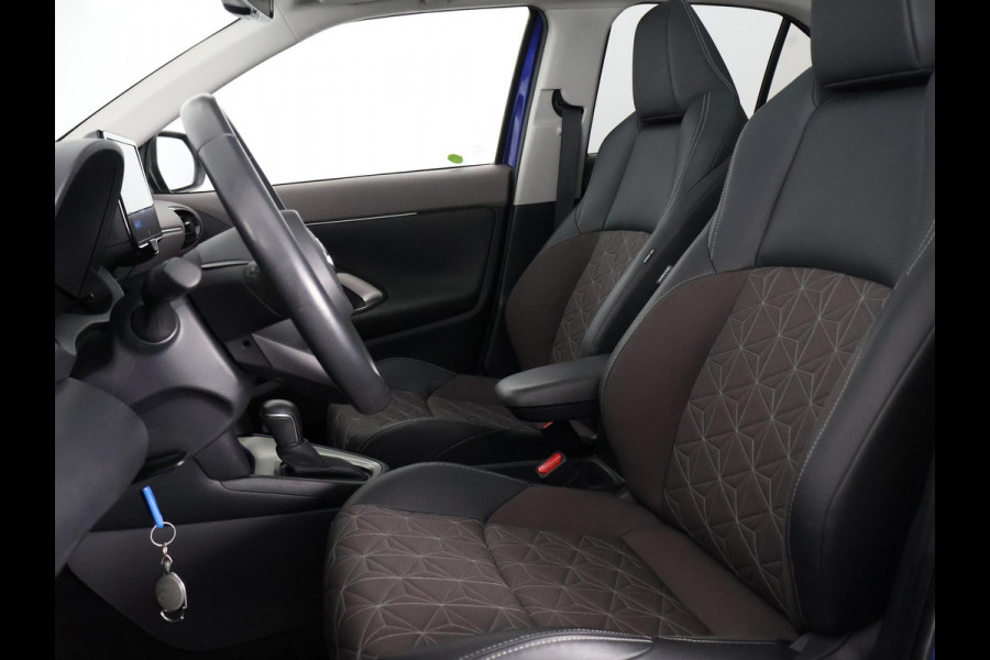 Toyota Yaris Cross 1.5 Hybrid Executive | Panoramadak | JBL-Audio | Parkeersensoren Voor & Achter |