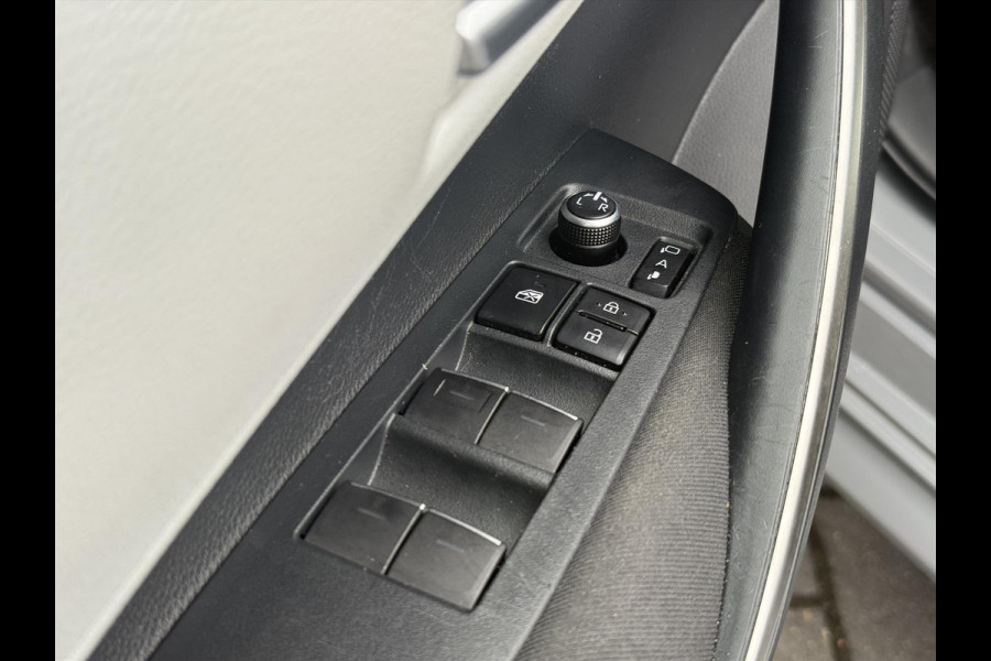 Toyota Corolla 2.0 Hybrid Style Plus JBL | Dodehoekherkenning, Parkeersensoren, Stoel + stuurverwarming, Apple CarPlay/Android Auto