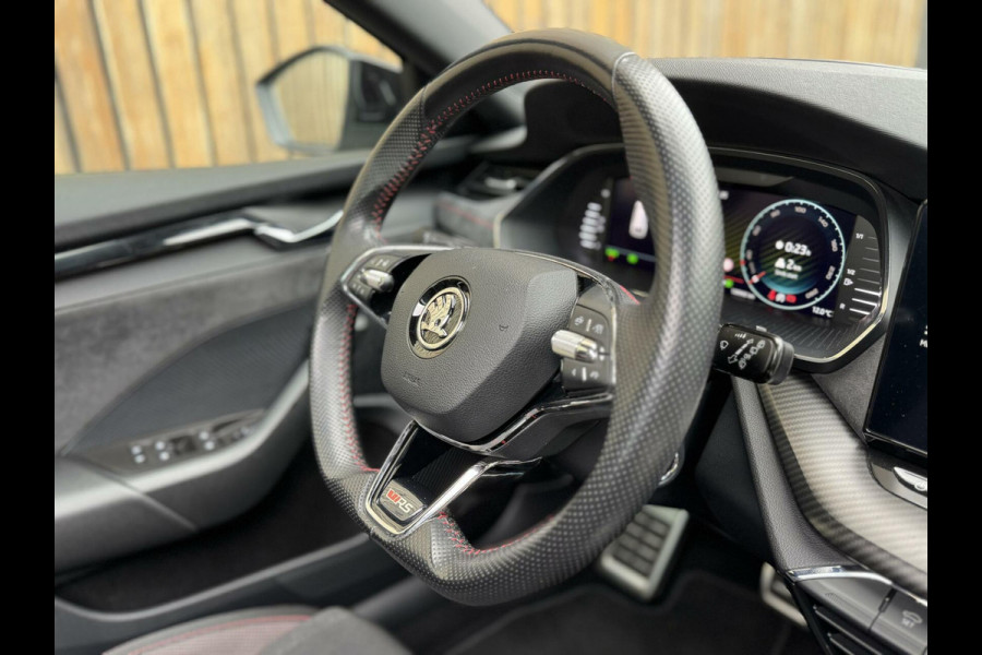 Škoda Octavia Combi 1.4 TSI RS iV PHEV Panoramadak | Head-up display | Achteruitrijcamera | Matrix LED | Stoel en stuurverwarming | Cruise con