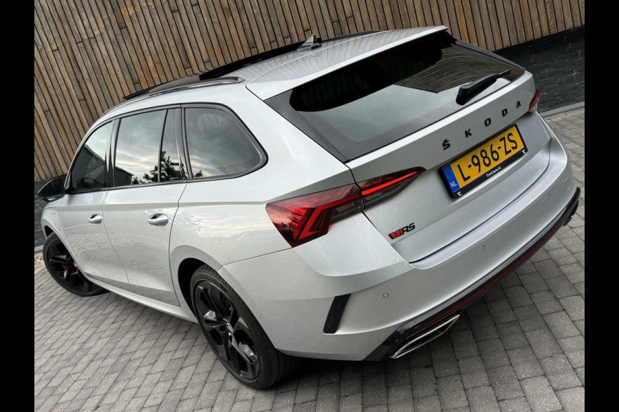 Škoda Octavia Combi 1.4 TSI RS iV PHEV Panoramadak | Head-up display | Achteruitrijcamera | Matrix LED | Stoel en stuurverwarming | Cruise con