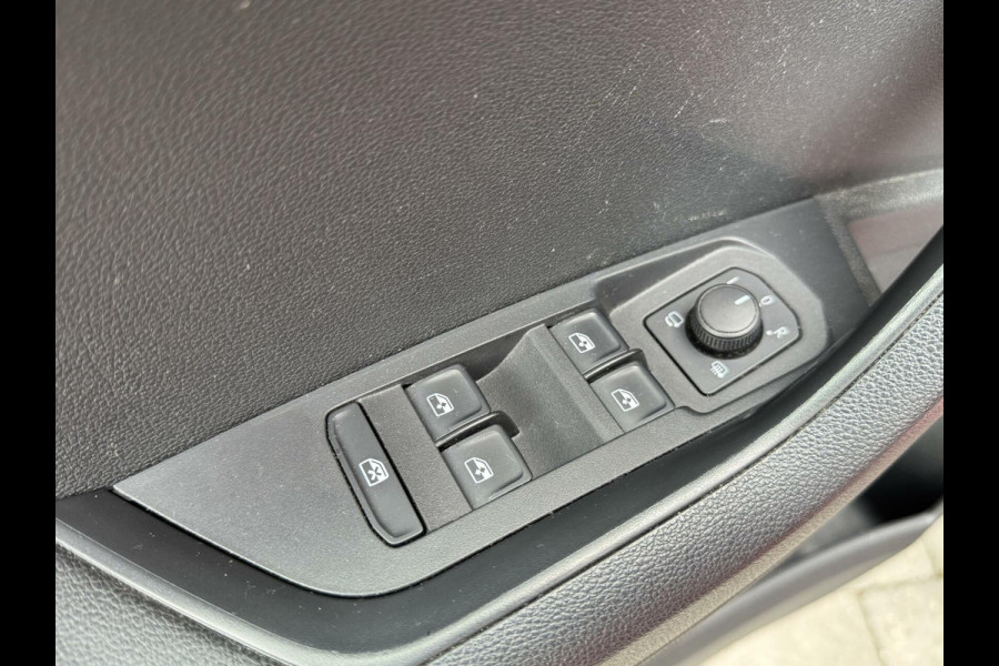 Škoda Karoq 1.5 TSI Sportline Automaat | Stoelverwarming | Apple CarPlay | LED verlichting | Trekhaak uitklapbaar | Adaptieve cruise control