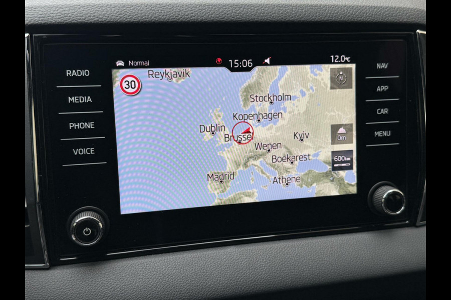 Škoda Karoq 1.5 TSI Sportline Automaat | Stoelverwarming | Apple CarPlay | LED verlichting | Trekhaak uitklapbaar | Adaptieve cruise control
